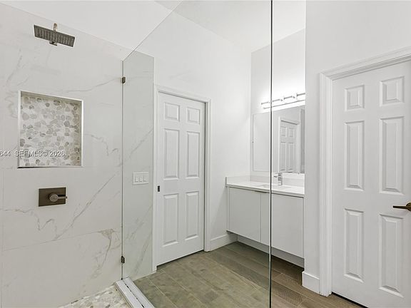 5th image of 776 Lavender Cir