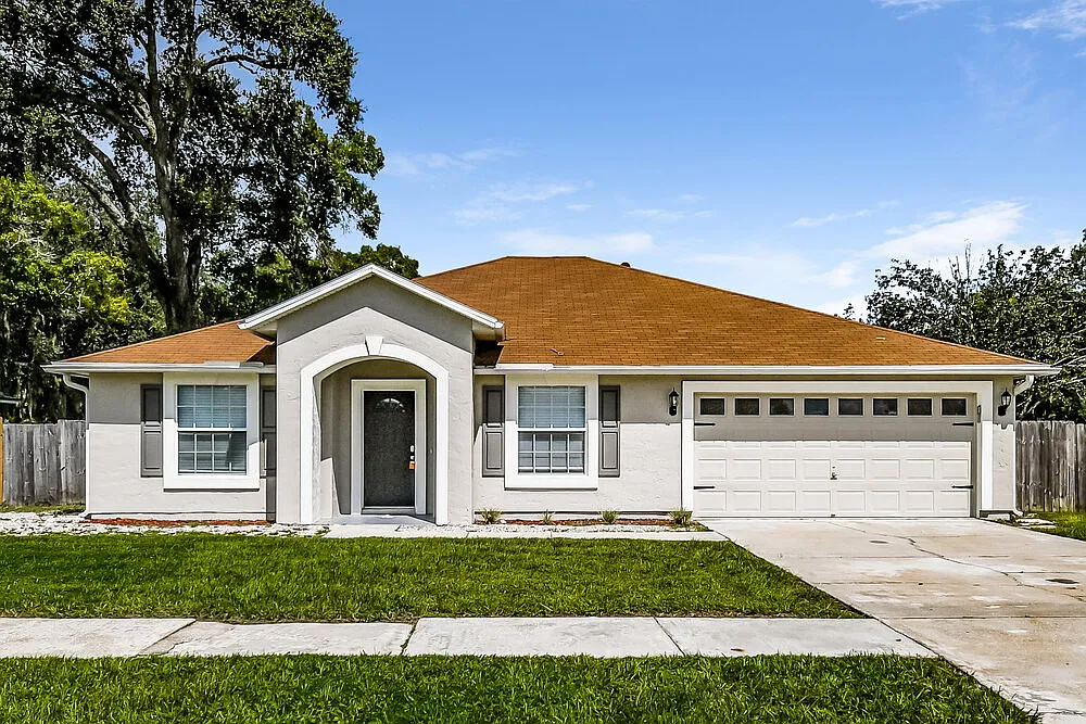 4 bed, 2.0 bath, 1832 sqft, $2,100 — Photo 1