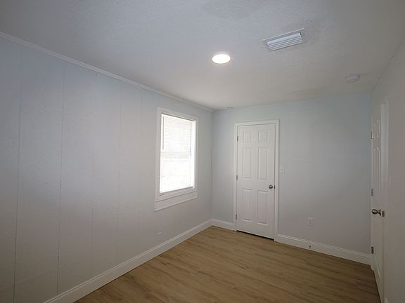 4th image of 2439 University Dr