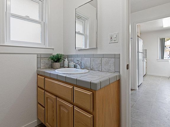 3rd image of 188 N 14th St #188