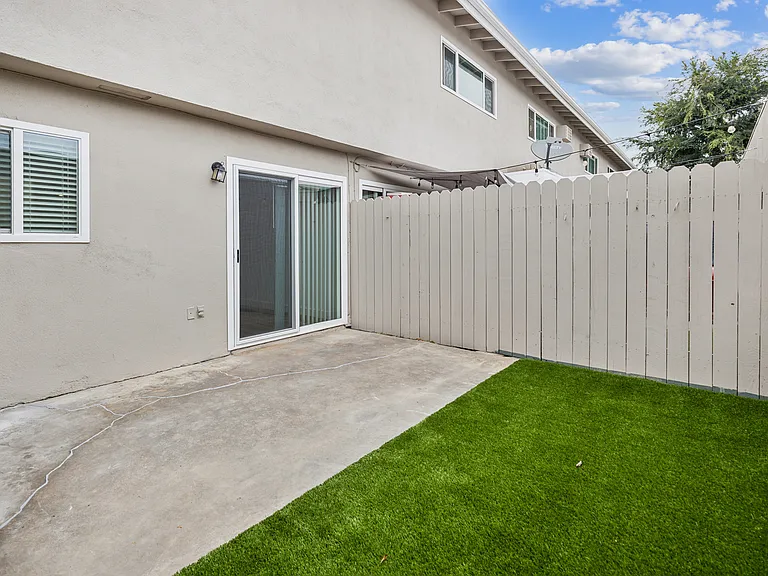 Beachmont Apartments — Photo 16