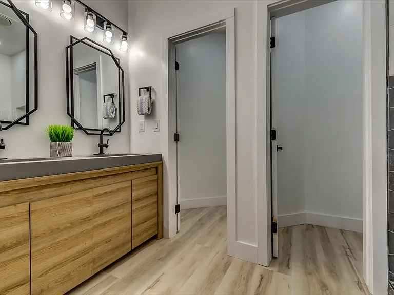 693 Ira St SW — Photo 10