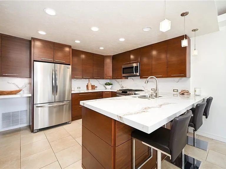 24472 Overlake Dr — Photo 14