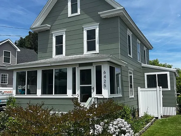 6425 Church St, Chincoteague Island, VA 23336
