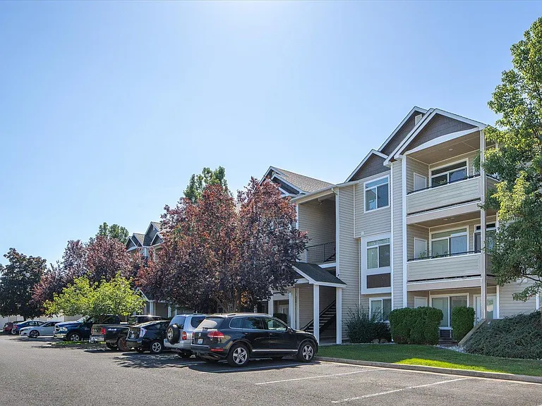 Hilby Station Apartments — Photo 13