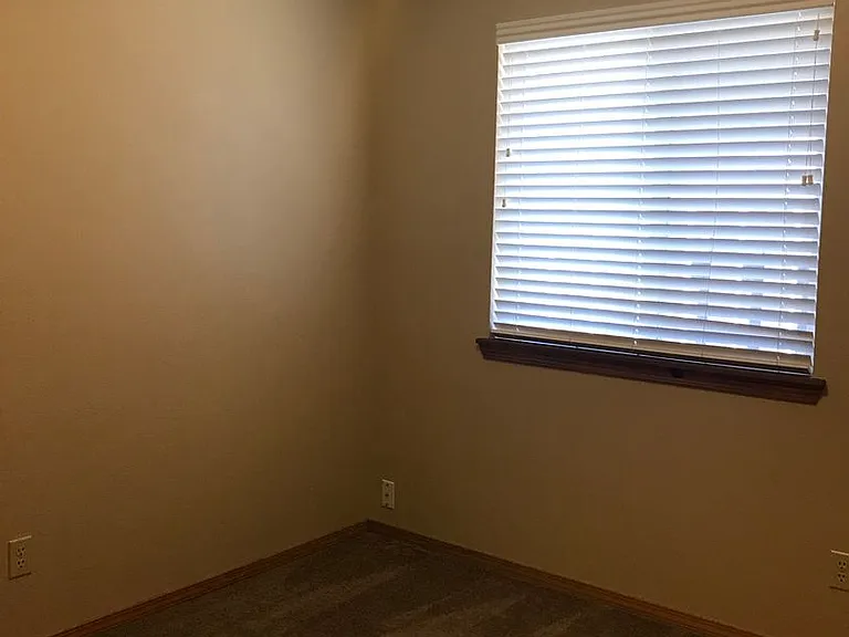 1728 NE Mark Ct — Photo 10