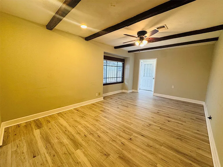 2308 Bennington St — Photo 6