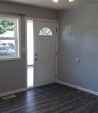 4th image of 410 Lotus Ln