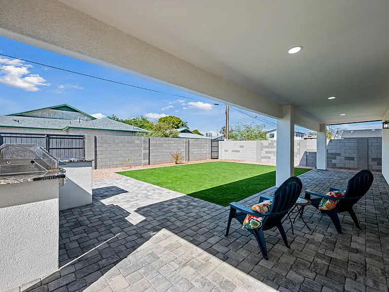 1010 E Indianola Ave — Photo 28