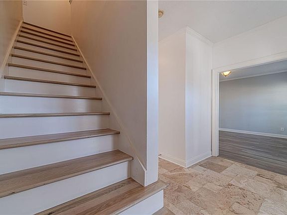 2nd image of 1530 Blakewood Trl
