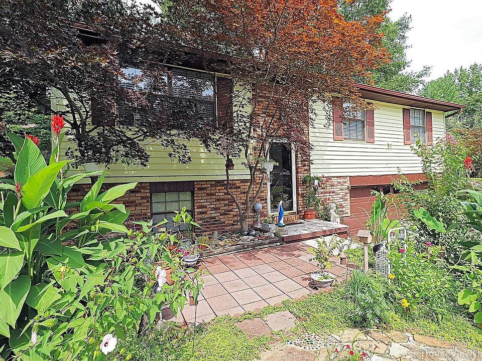 1st image of 555 Columbine St