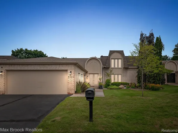 5137 Woodlands Dr #24, Bloomfield Hills, MI 48302