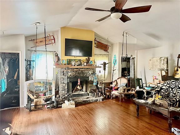 5th image of 364 Imperial Ave