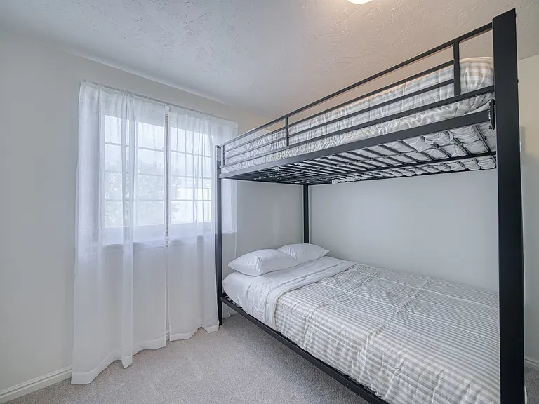 741 Clarence Ct — Photo 32