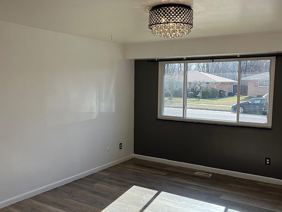 4th image of 2881-2883 Benchwood Dr