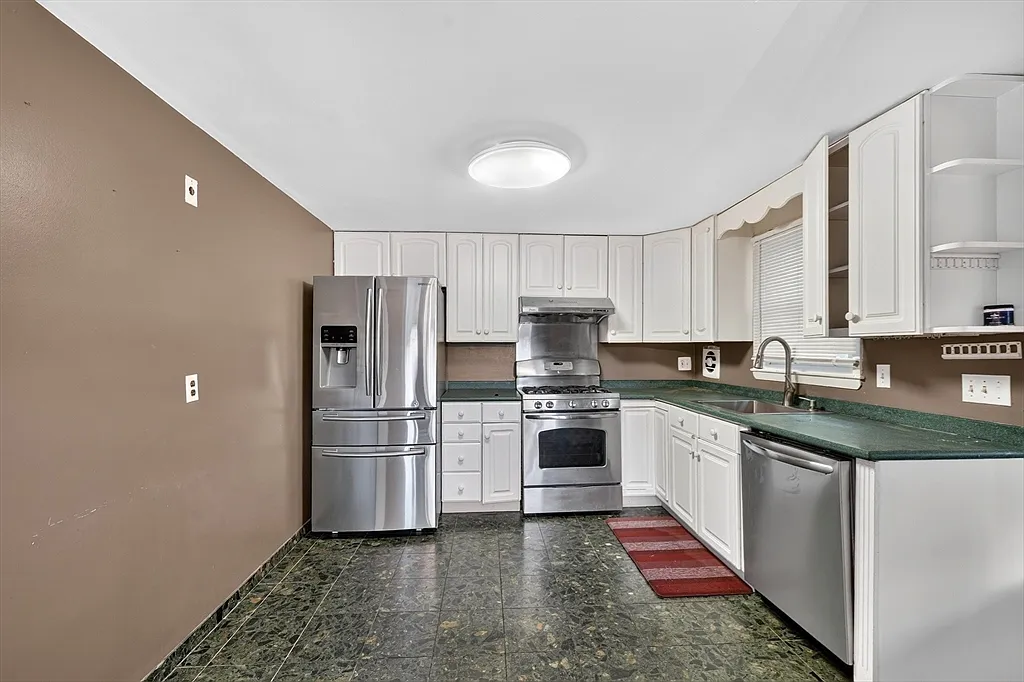 3 bed, 1.0 bath, 1200 sqft, $2,900 — Photo 4