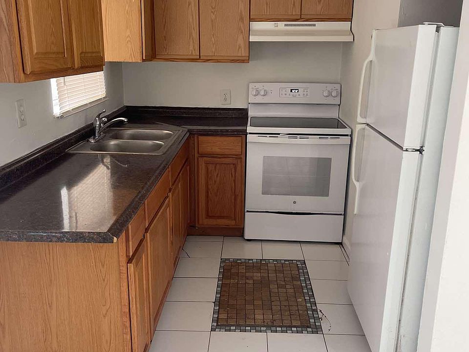 1st image of 1021 NE 8th Ave #7