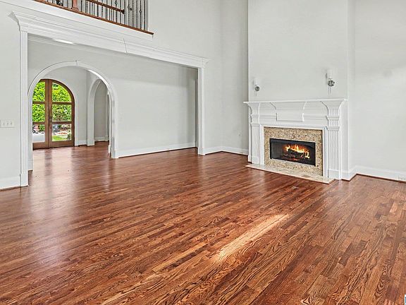 2nd image of 5167 Lake Crest Cir