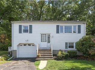 5 Kellee Ct, Norwalk, CT 06854