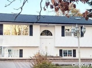 89 Fulton St, Brentwood, NY 11717