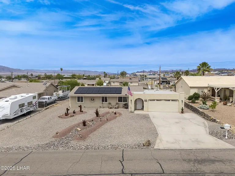 2195 Bombay Dr — Photo 2