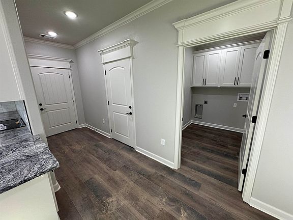 2nd image of 7201 Stonehenge Dr