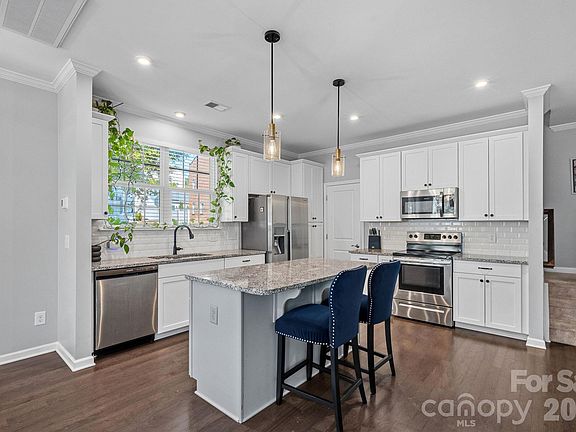 2nd image of 12116 Memory Ln