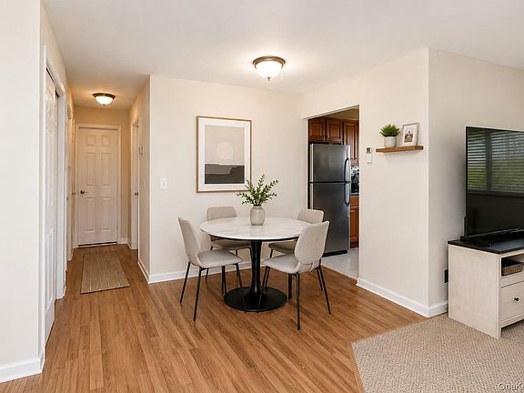 3rd image of 2423 Union Boulevard #8B