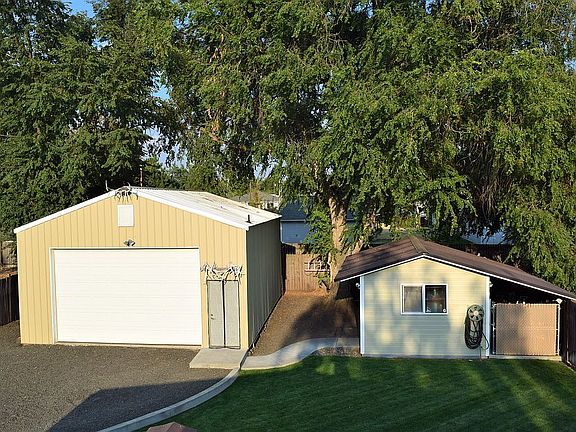 4th image of 165 Brock St