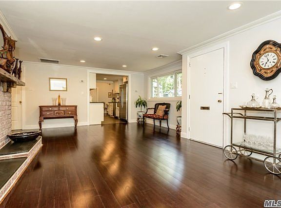 5th image of 11 Hemlock Ln