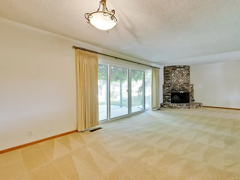 130 S Avalon Dr — Photo 13