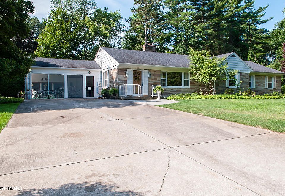 1st image of 200 W Hamilton Ln