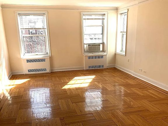 4th image of 4115 44th St APT 6M