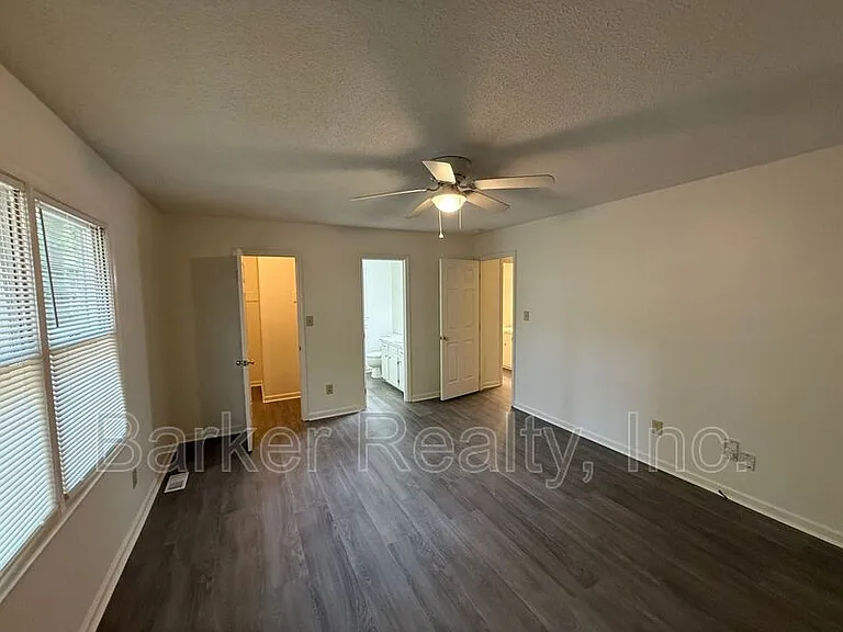 1506 Macdonald Ave — Photo 6