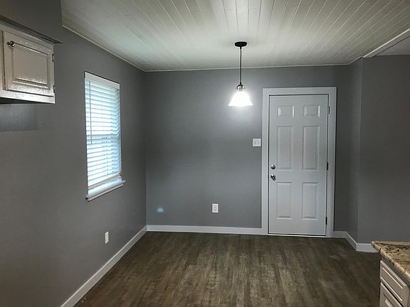 5th image of 220 River Point Dr