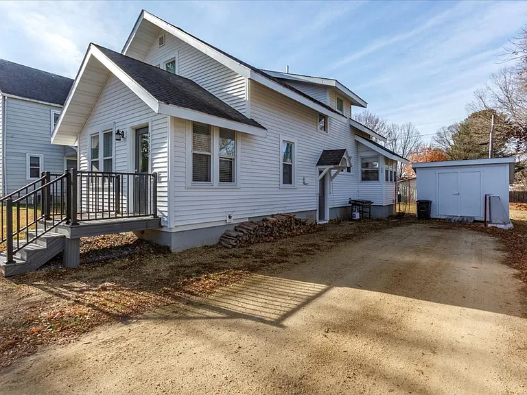 2115 3rd St E — Photo 24