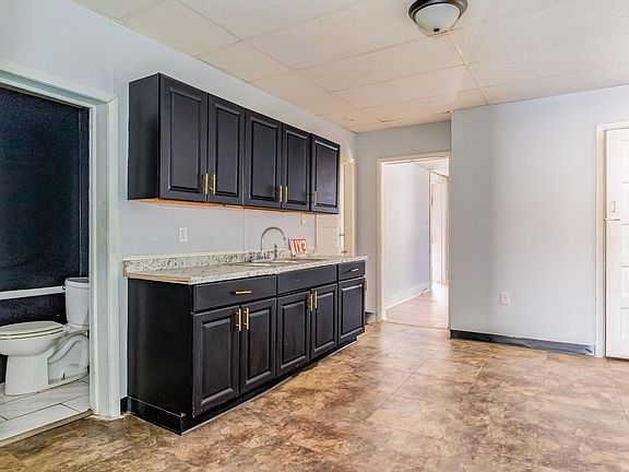 2nd image of 418 11th St APT 2