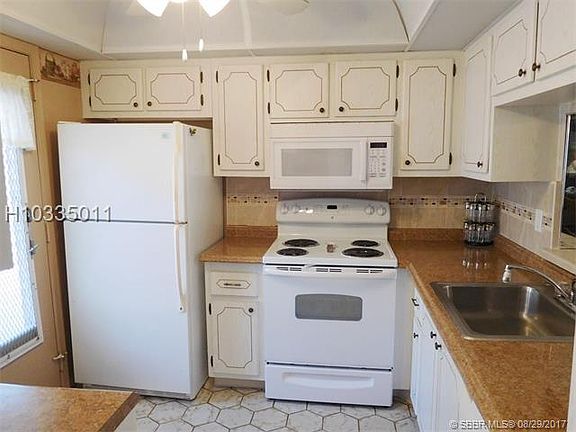 2nd image of 501 NE 14th Ave APT 204