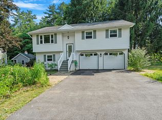 34 Penny Royal Rd, Malta, NY 12020