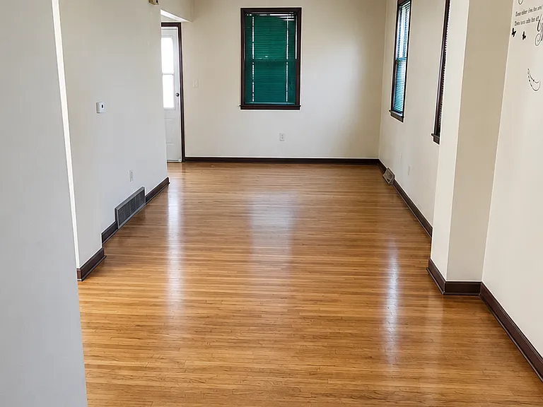 398 Oakdale Dr — Photo 3