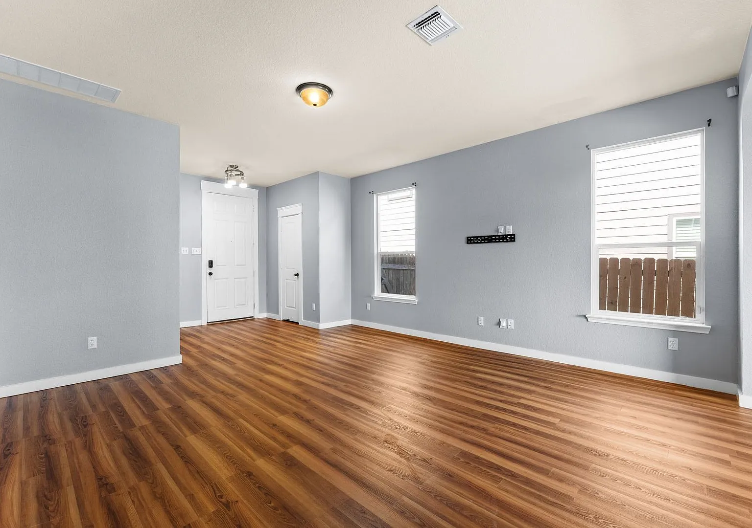 1053 Sagebrush Dr — Photo 3