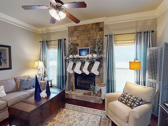 3rd image of 303 Cypress Glade Ln
