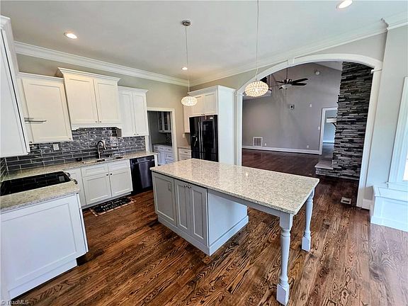 5th image of 121 Ebert Farm Rd