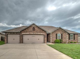 4571 W Hummer Dr, Springfield, MO 65802