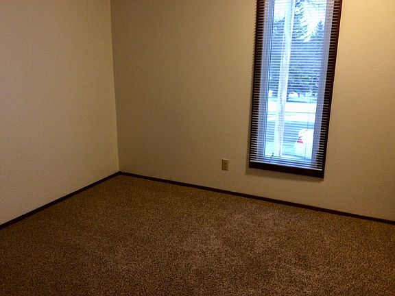 4th image of 223 13th Ave W APT 3