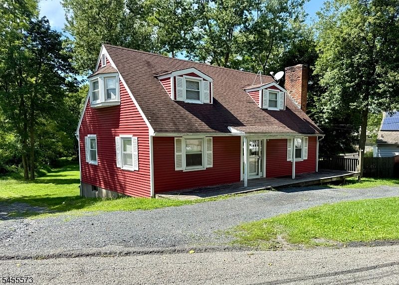 1st image of 12 Shady Ln