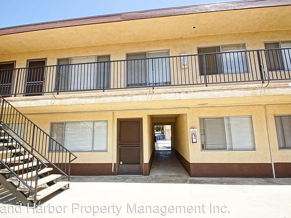 4th image of 2423 Carnegie Ln APT 01