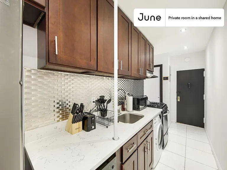 225 W 109th St #A — Photo 8