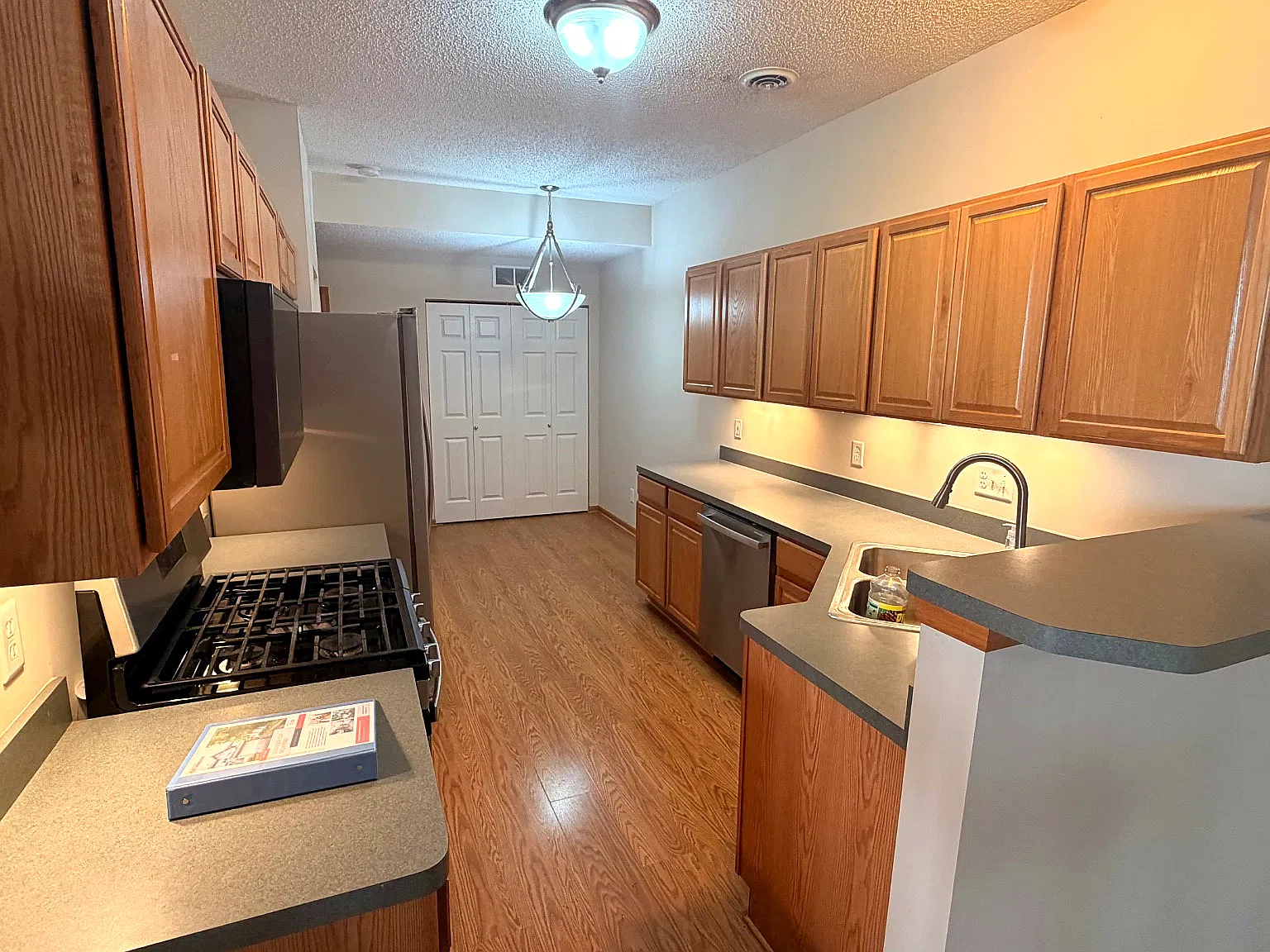 3 bed, 1688 sqft, $2,500 — Photo 2