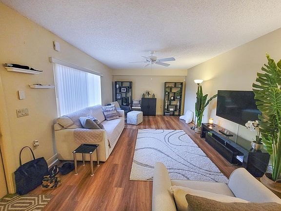 2nd image of 408 Buttonwood Lane